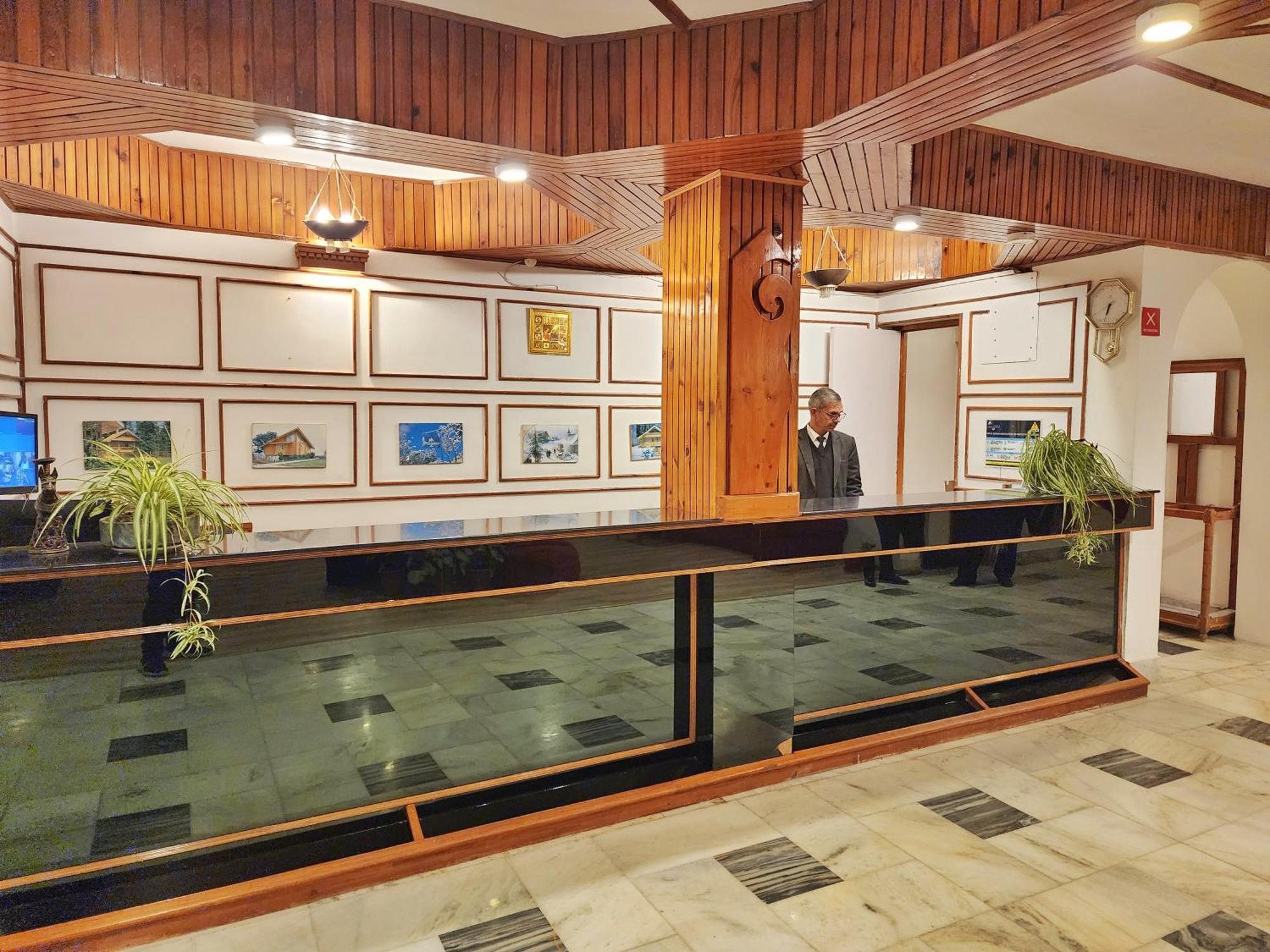 Hotel Pineview Shimla Exterior foto